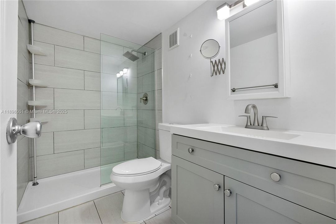 Recently Sold: $215,000 (1 beds, 1 baths, 700 Square Feet)