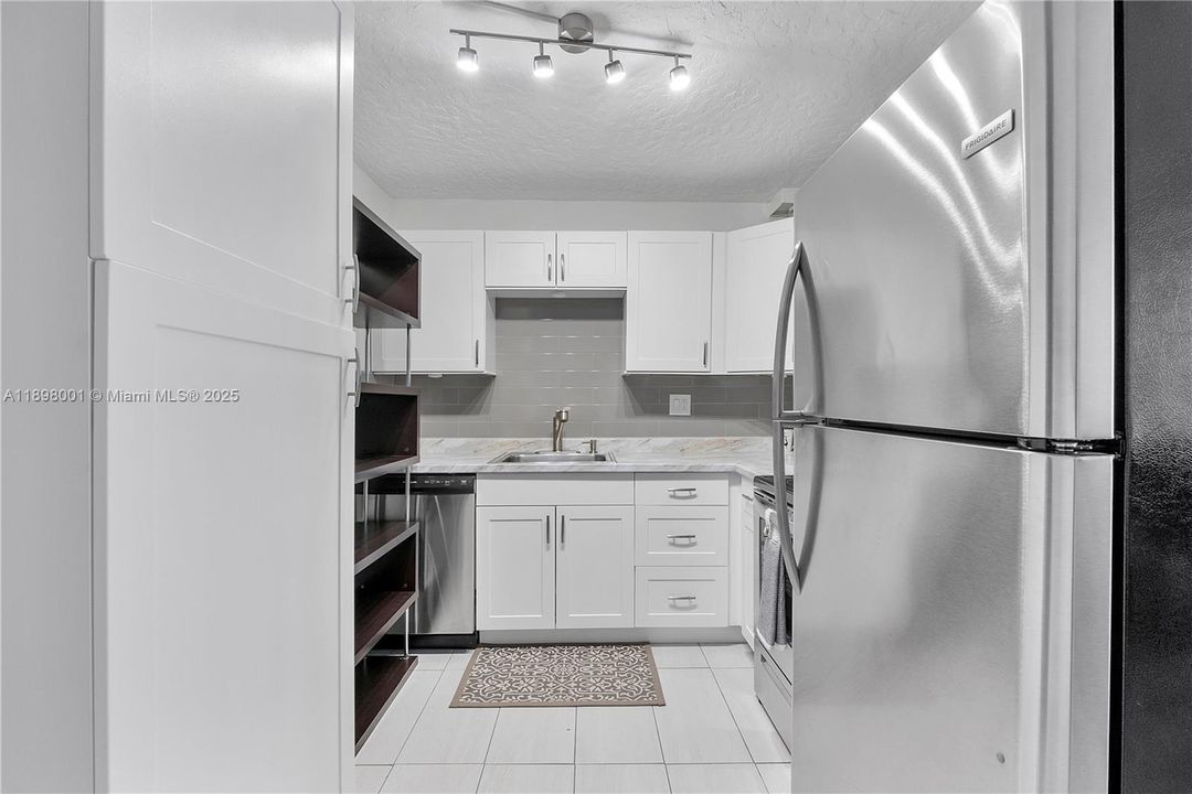 Recently Sold: $215,000 (1 beds, 1 baths, 700 Square Feet)