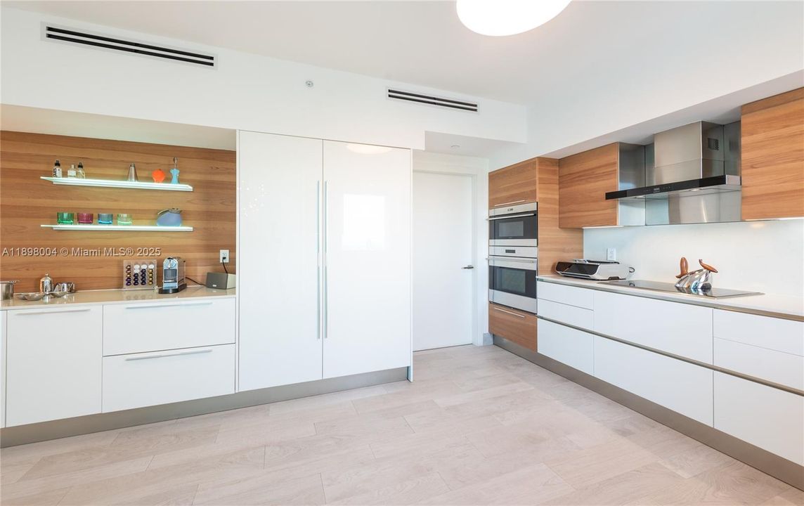 Recently Sold: $5,100,000 (3 beds, 5 baths, 2790 Square Feet)