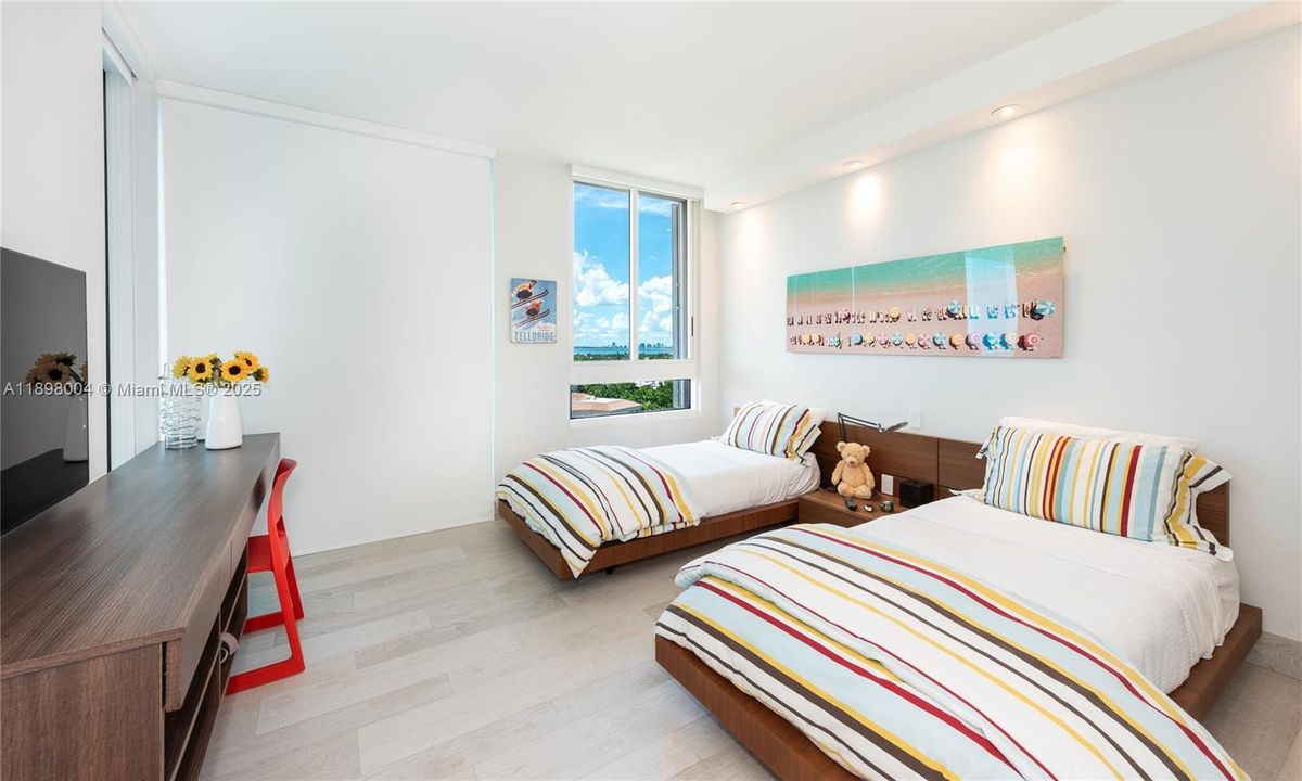 Recently Sold: $5,100,000 (3 beds, 5 baths, 2790 Square Feet)