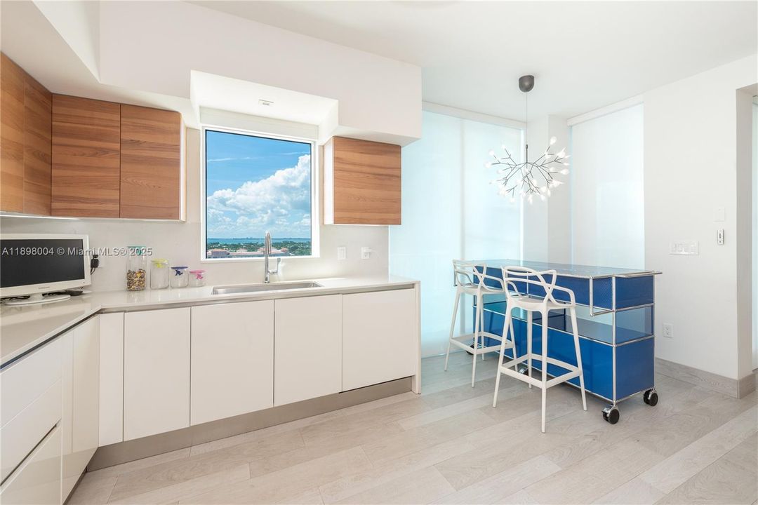 Recently Sold: $5,100,000 (3 beds, 5 baths, 2790 Square Feet)