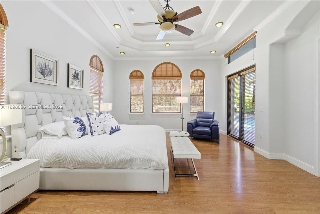 For Sale: $3,850,000 (5 beds, 4 baths, 4389 Square Feet)
