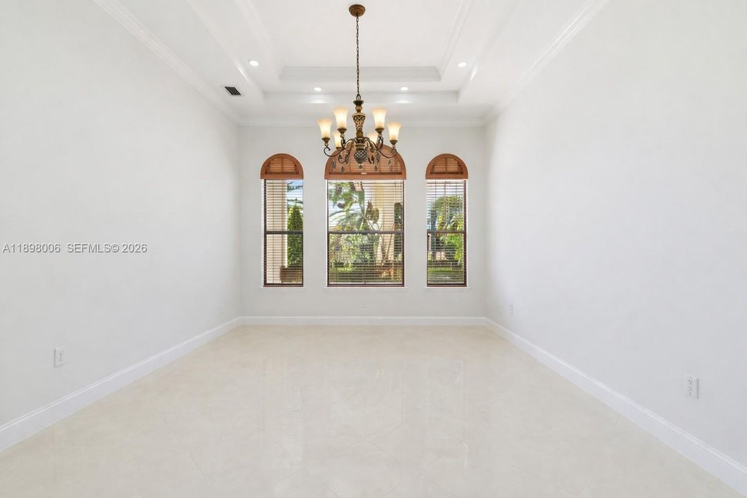 For Sale: $3,850,000 (5 beds, 4 baths, 4389 Square Feet)