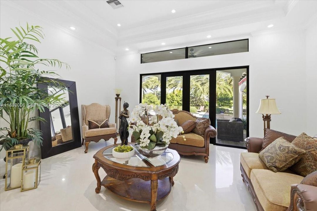For Sale: $3,850,000 (5 beds, 4 baths, 4389 Square Feet)