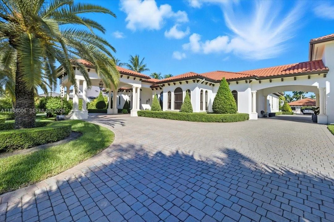 For Sale: $3,850,000 (5 beds, 4 baths, 4389 Square Feet)