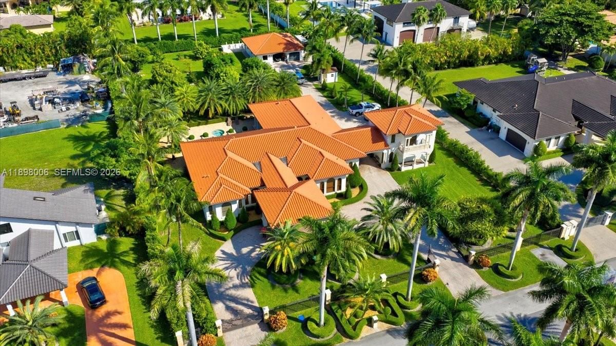 For Sale: $3,850,000 (5 beds, 4 baths, 4389 Square Feet)