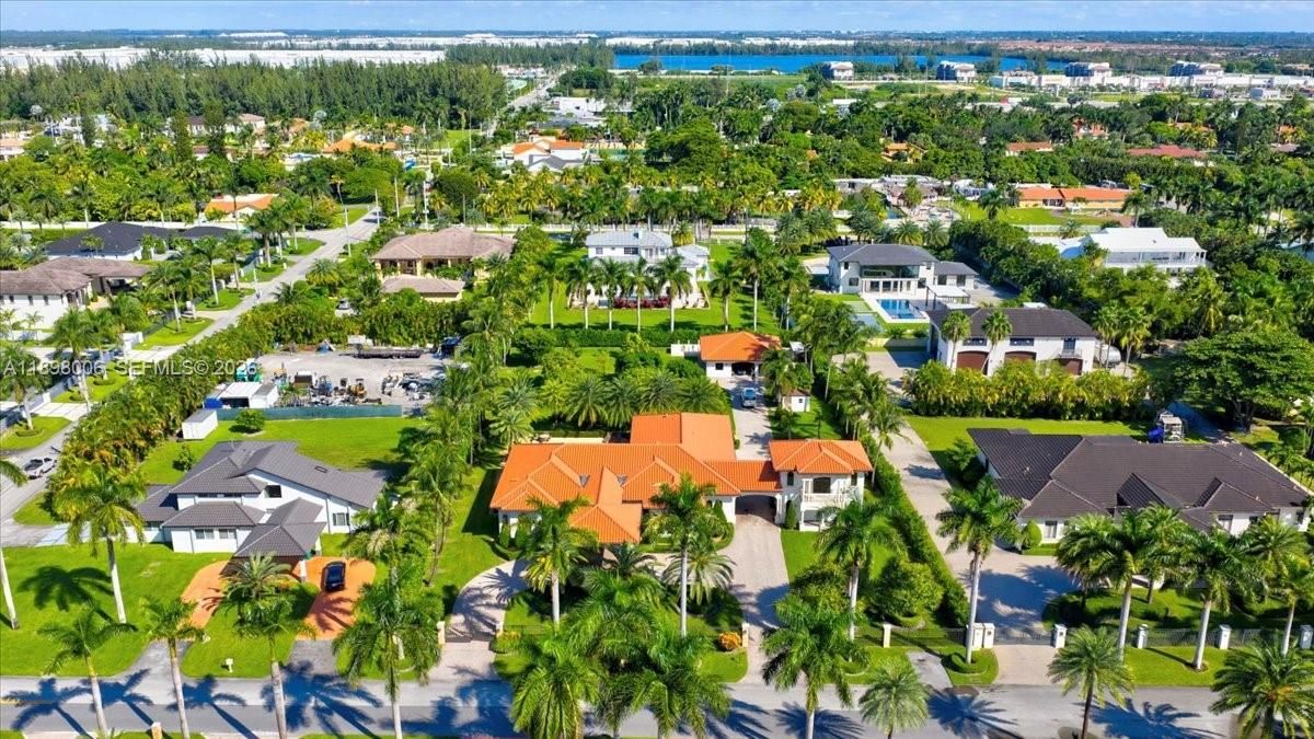 For Sale: $3,850,000 (5 beds, 4 baths, 4389 Square Feet)