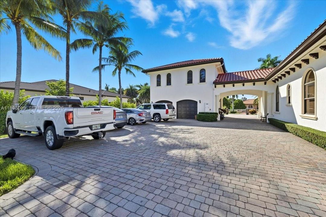For Sale: $3,850,000 (5 beds, 4 baths, 4389 Square Feet)