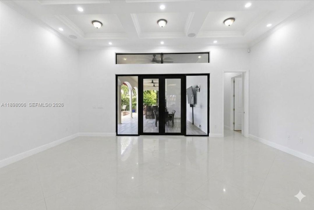 For Sale: $3,850,000 (5 beds, 4 baths, 4389 Square Feet)