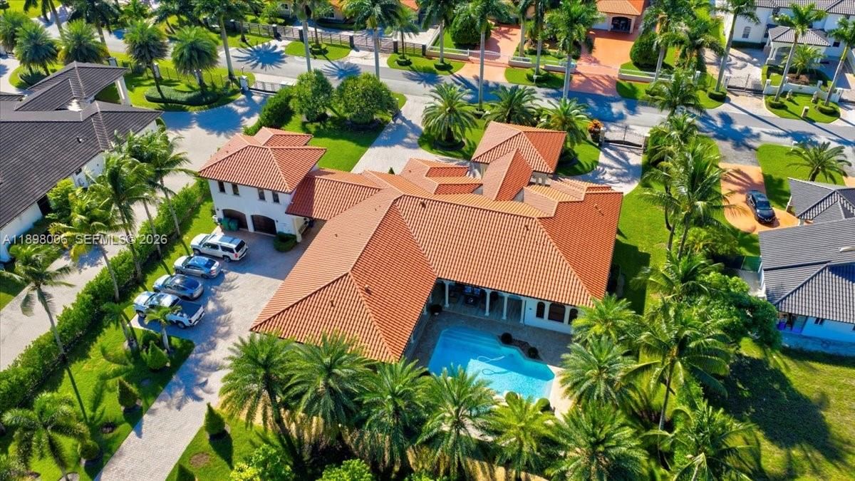 For Sale: $3,850,000 (5 beds, 4 baths, 4389 Square Feet)