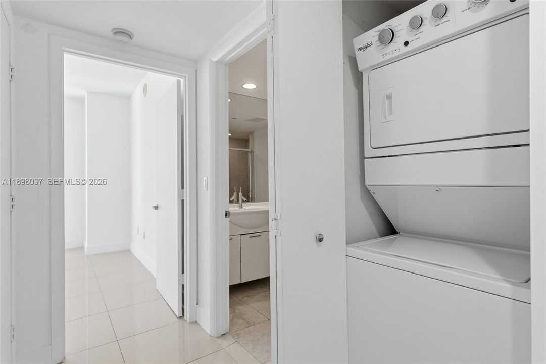 For Sale: $959,999 (2 beds, 2 baths, 1269 Square Feet)