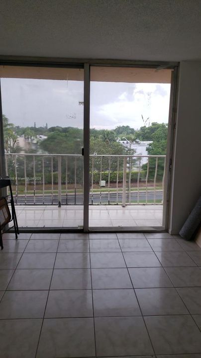 For Sale: $189,000 (2 beds, 2 baths, 1133 Square Feet)