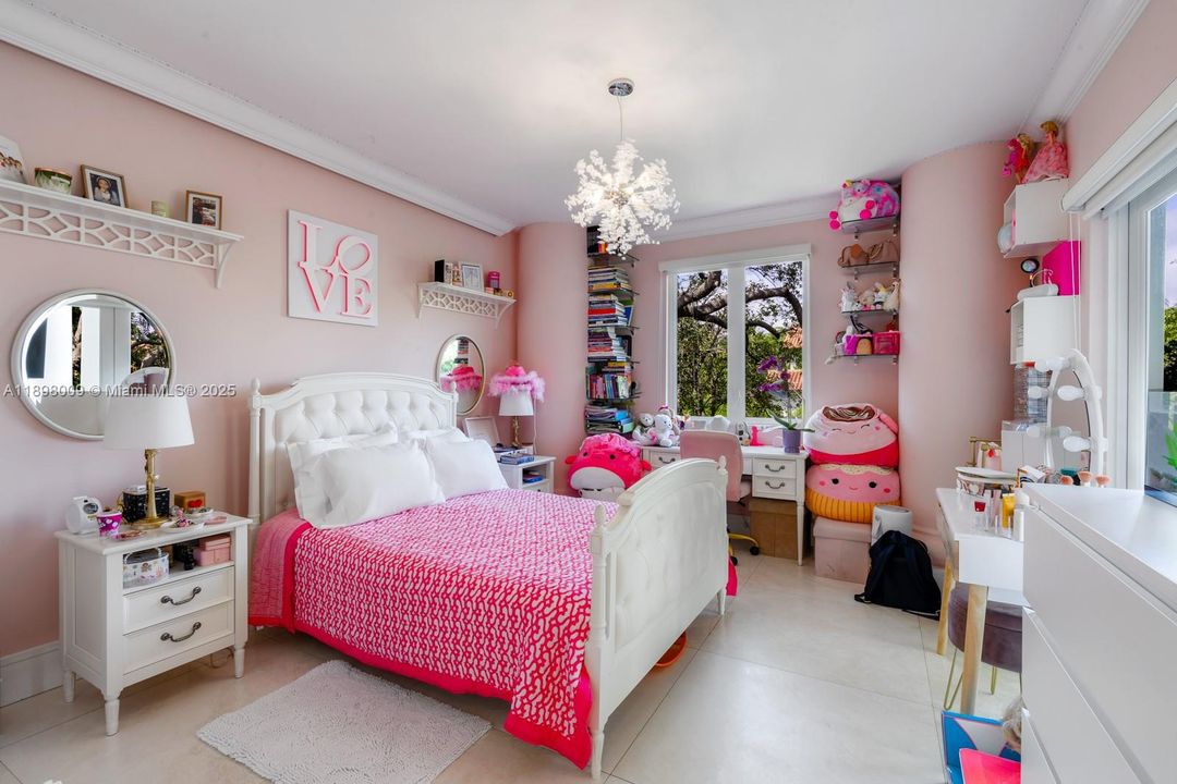 Main wing En-suite