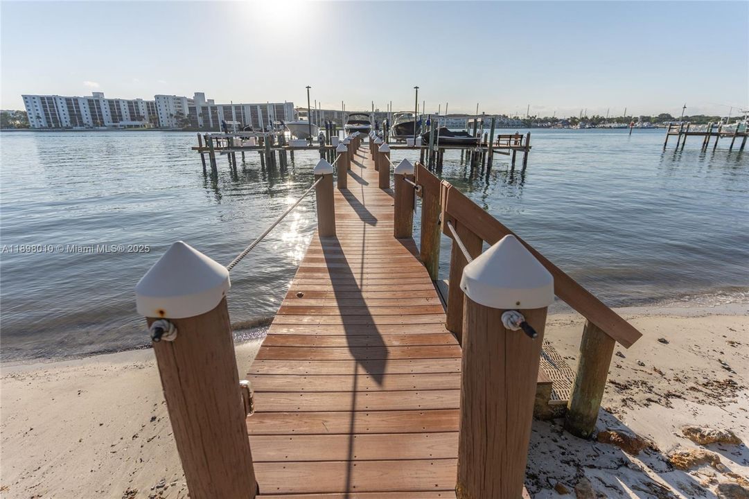 Recientemente alquilado: $14,000 (3 camas, 3 baños, 3500 Pies cuadrados)