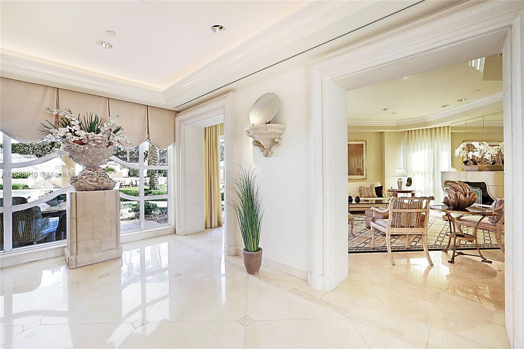 Recientemente alquilado: $14,000 (3 camas, 3 baños, 3500 Pies cuadrados)