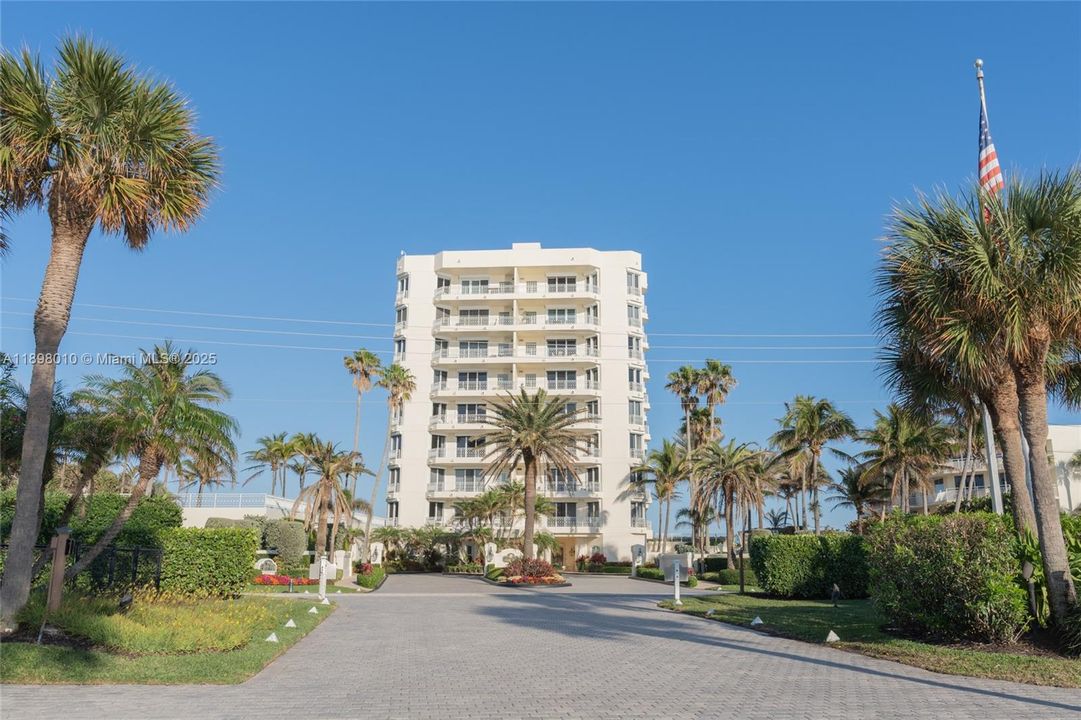 Recientemente alquilado: $14,000 (3 camas, 3 baños, 3500 Pies cuadrados)