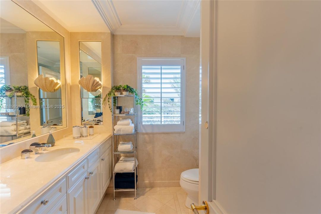 Recientemente alquilado: $14,000 (3 camas, 3 baños, 3500 Pies cuadrados)