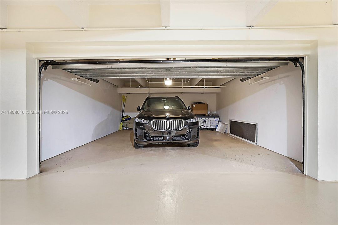 Recientemente alquilado: $14,000 (3 camas, 3 baños, 3500 Pies cuadrados)