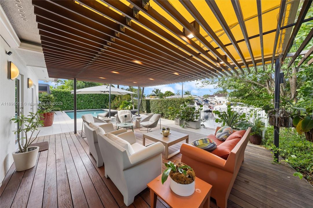 待售: $3,000,000 (4 贝兹, 3 浴室, 2460 平方英尺)