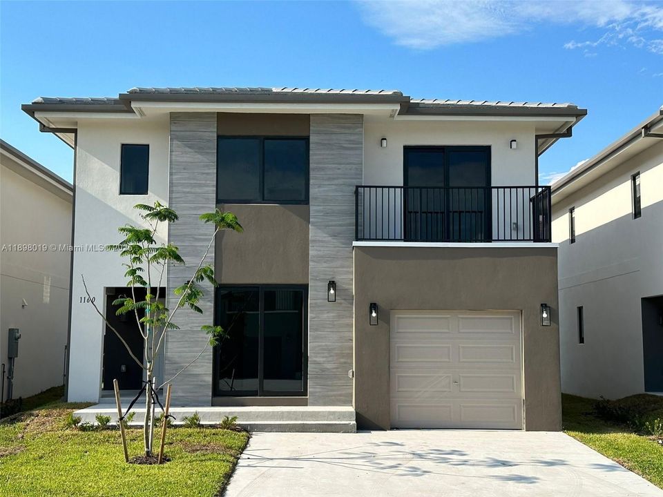 For Rent: $3,000 (5 beds, 4 baths, 1902 Square Feet)