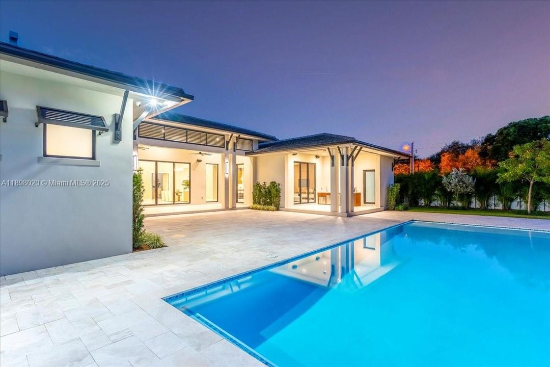 Active With Contract: $4,595,000 (5 beds, 5 baths, 5006 Square Feet)