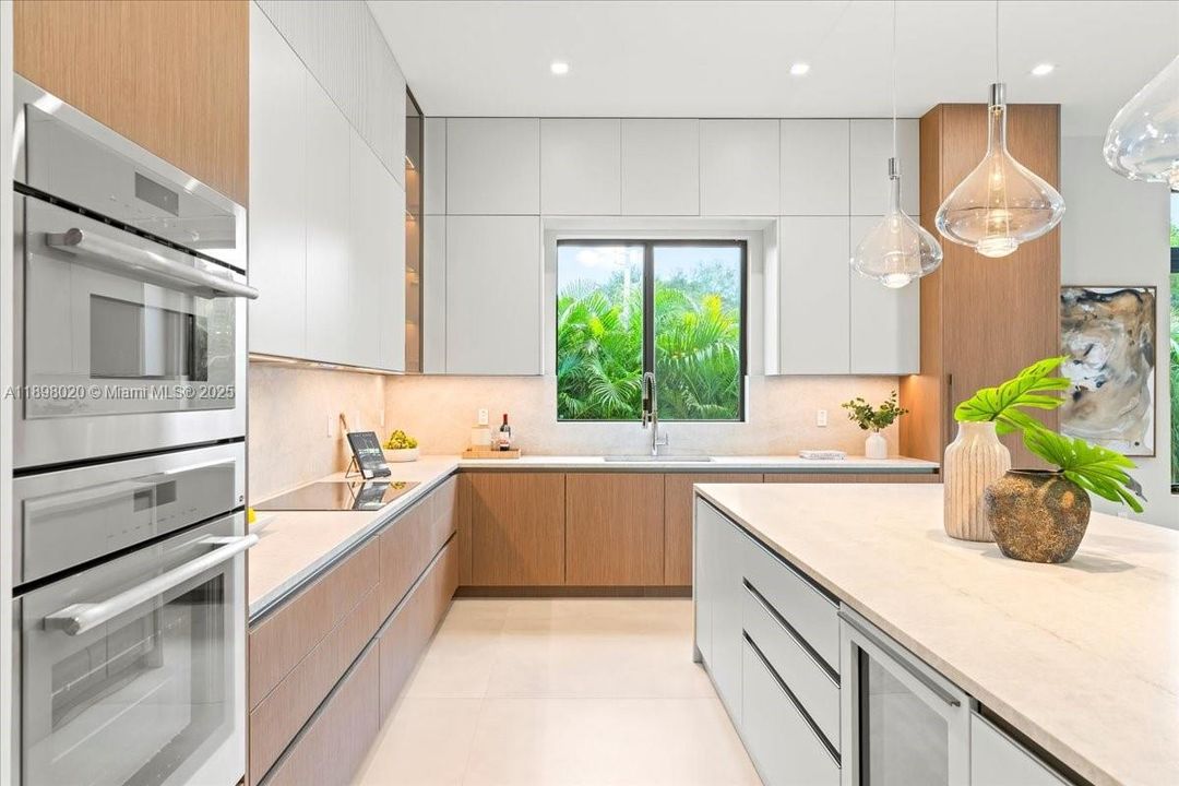 Active With Contract: $4,595,000 (5 beds, 5 baths, 5006 Square Feet)