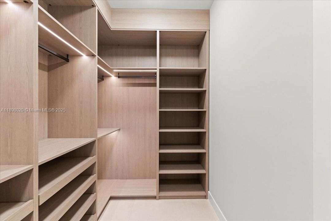 Active With Contract: $4,595,000 (5 beds, 5 baths, 5006 Square Feet)