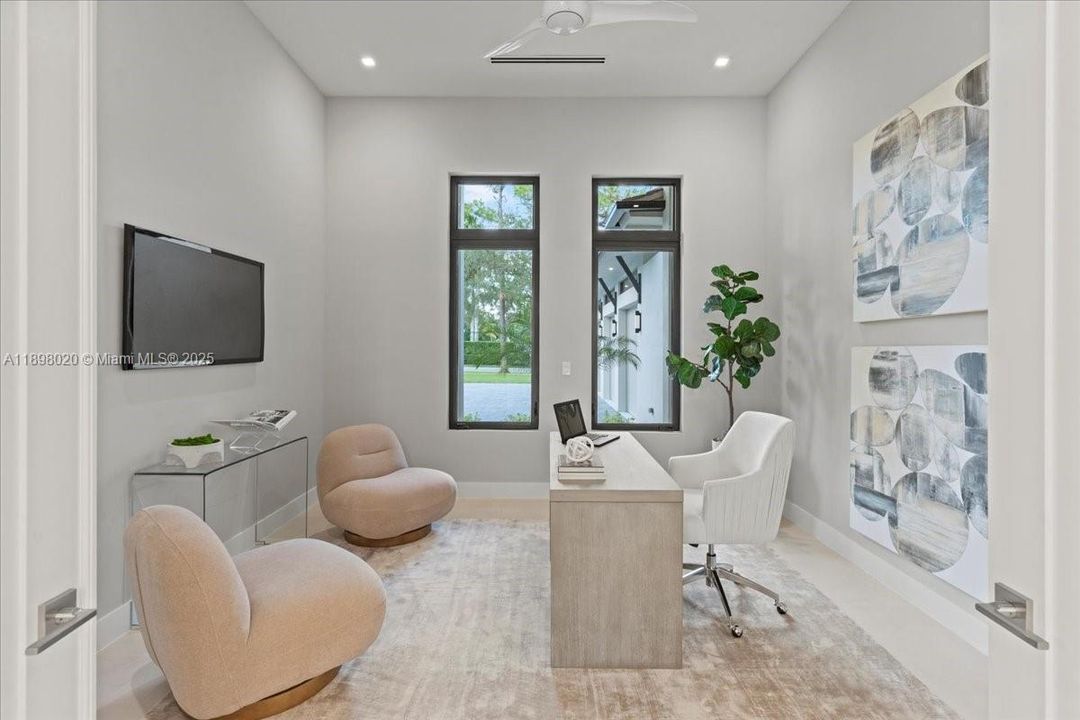 Active With Contract: $4,595,000 (5 beds, 5 baths, 5006 Square Feet)