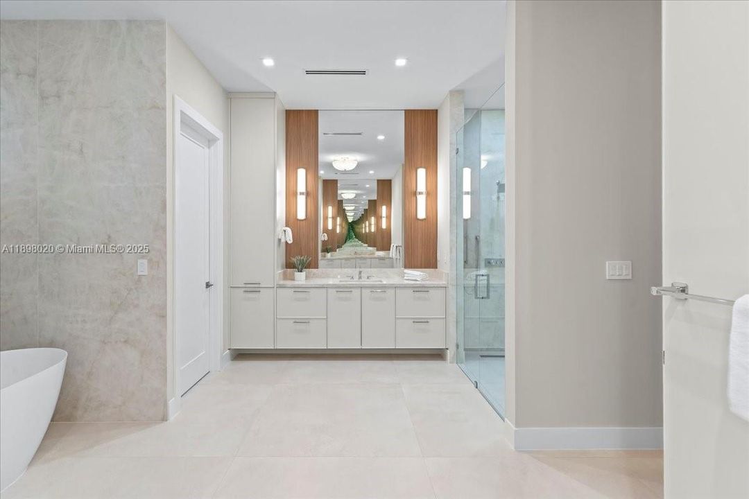 Active With Contract: $4,595,000 (5 beds, 5 baths, 5006 Square Feet)