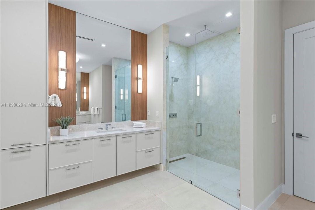 Active With Contract: $4,595,000 (5 beds, 5 baths, 5006 Square Feet)