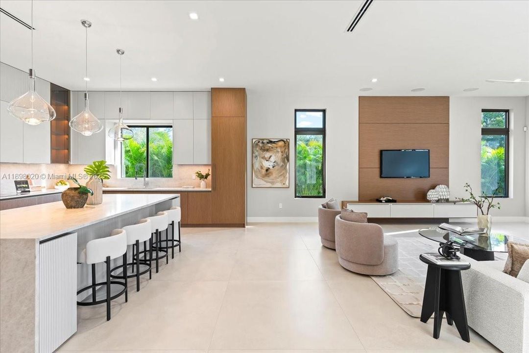 Active With Contract: $4,595,000 (5 beds, 5 baths, 5006 Square Feet)