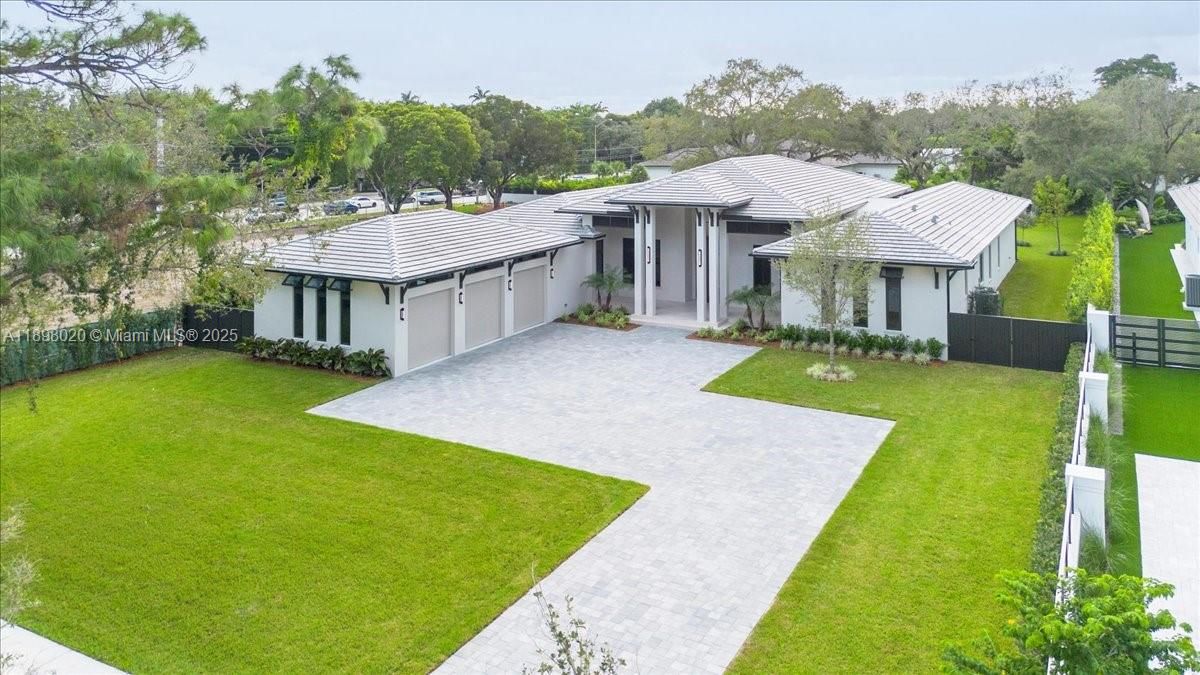 Active With Contract: $4,595,000 (5 beds, 5 baths, 5006 Square Feet)