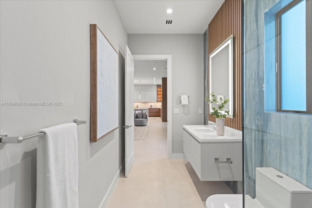 Active With Contract: $4,595,000 (5 beds, 5 baths, 5006 Square Feet)