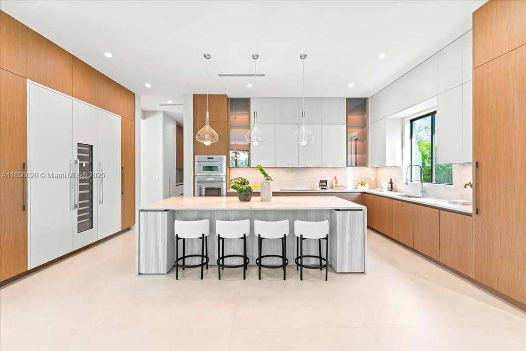 Active With Contract: $4,595,000 (5 beds, 5 baths, 5006 Square Feet)