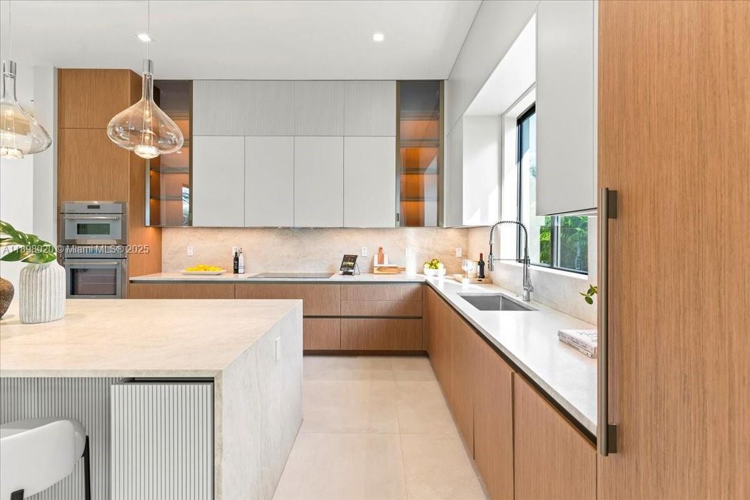 Active With Contract: $4,595,000 (5 beds, 5 baths, 5006 Square Feet)