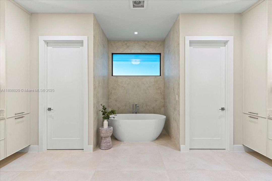 Active With Contract: $4,595,000 (5 beds, 5 baths, 5006 Square Feet)