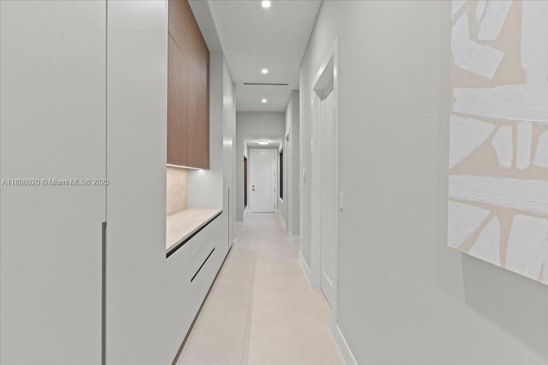 Active With Contract: $4,595,000 (5 beds, 5 baths, 5006 Square Feet)