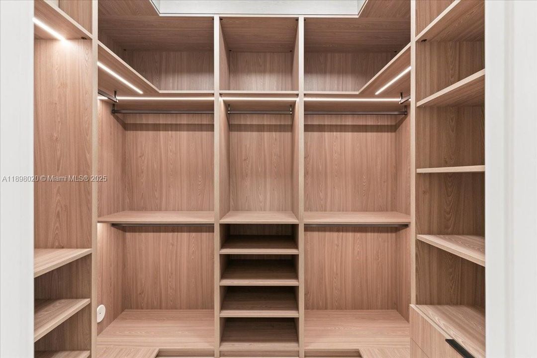 Active With Contract: $4,595,000 (5 beds, 5 baths, 5006 Square Feet)