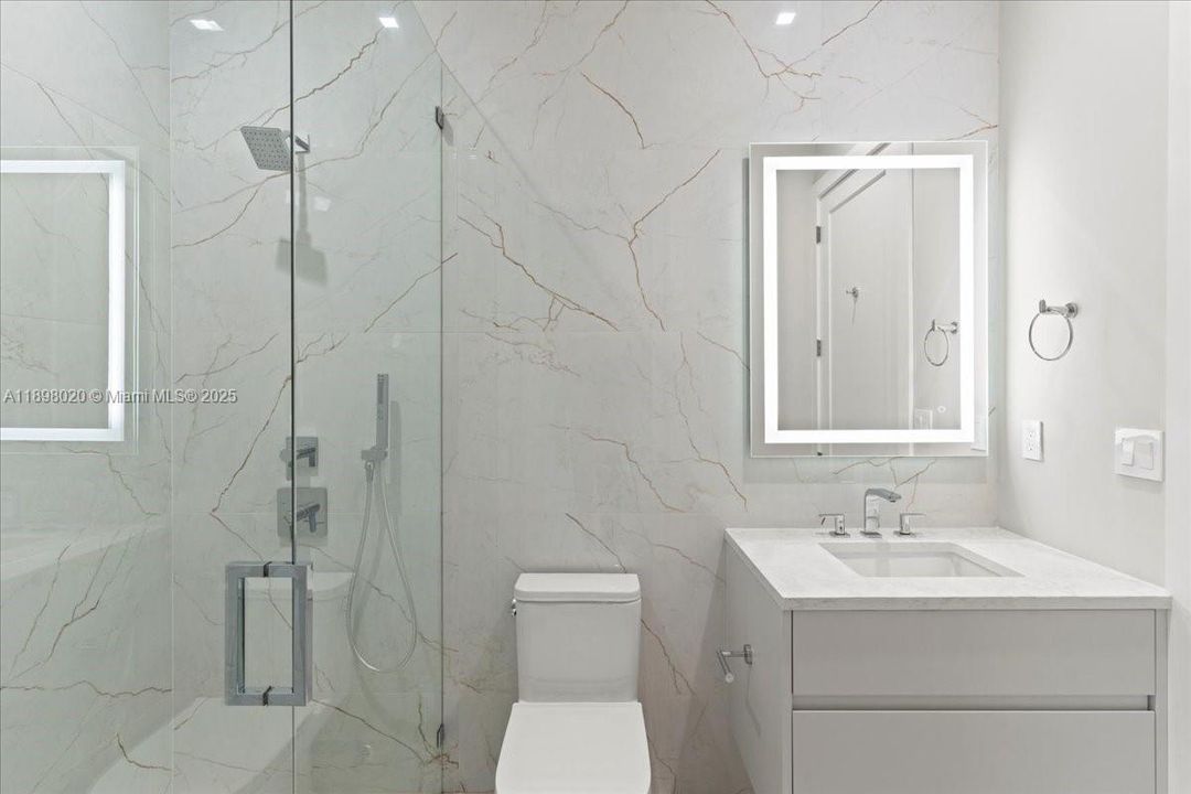 Active With Contract: $4,595,000 (5 beds, 5 baths, 5006 Square Feet)