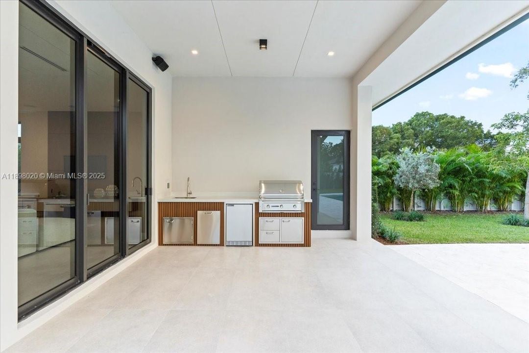 Active With Contract: $4,595,000 (5 beds, 5 baths, 5006 Square Feet)