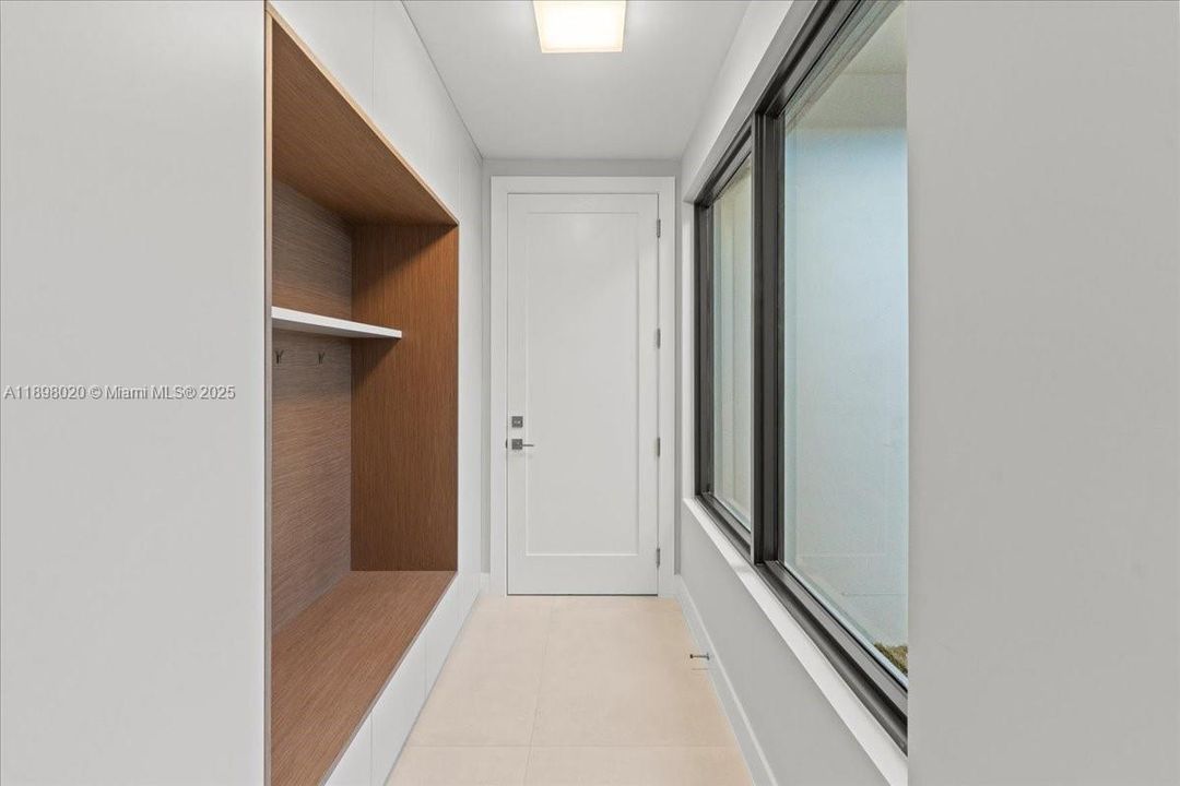 Active With Contract: $4,595,000 (5 beds, 5 baths, 5006 Square Feet)