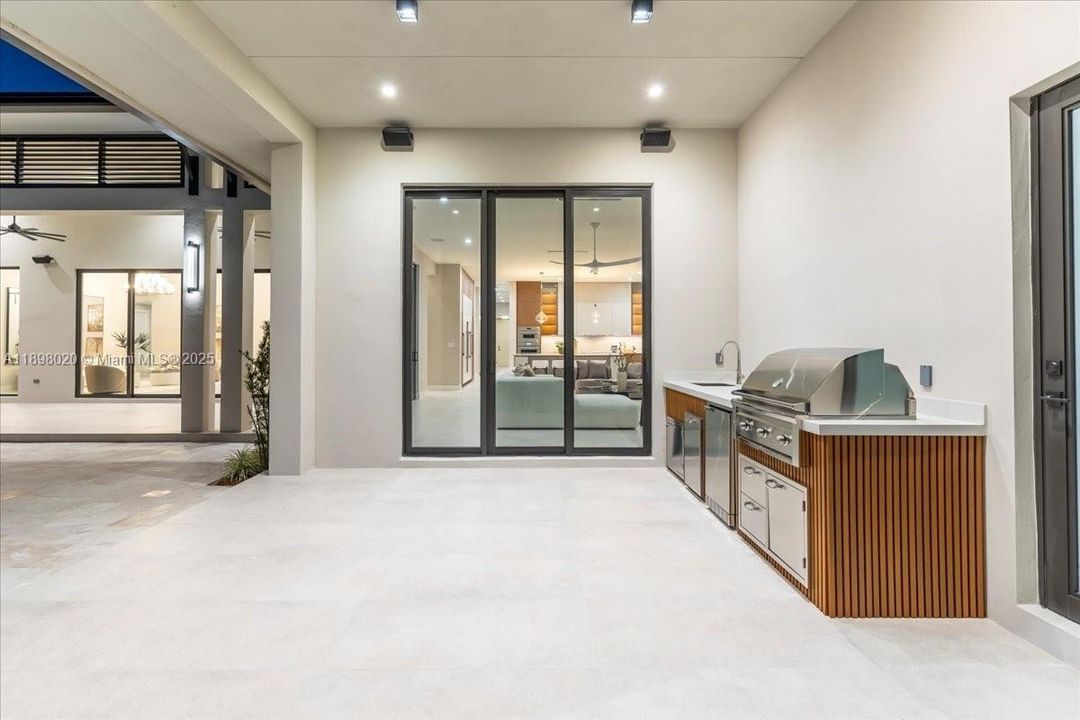 Active With Contract: $4,595,000 (5 beds, 5 baths, 5006 Square Feet)