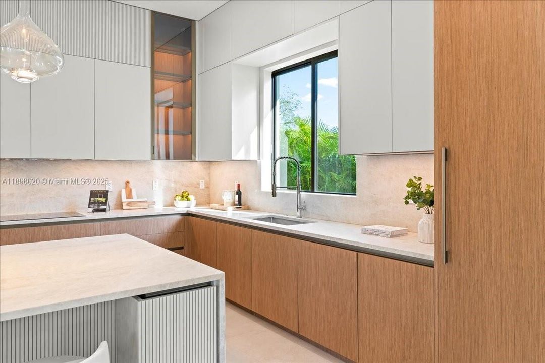 Active With Contract: $4,595,000 (5 beds, 5 baths, 5006 Square Feet)