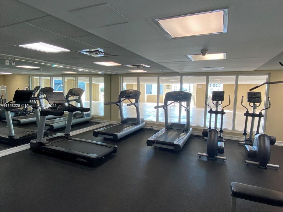 Под контрактом: $298,000 (1 спален, 1 ванн, 703 Квадратных фут)