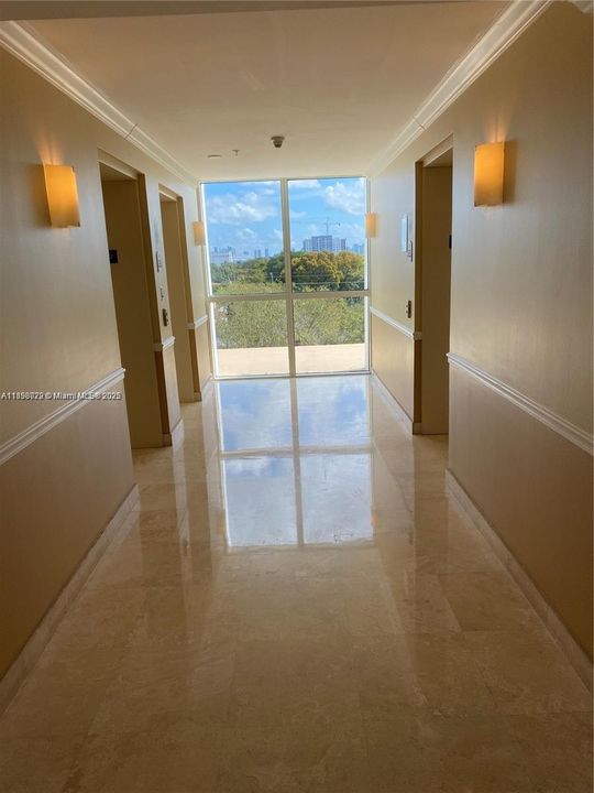 Под контрактом: $298,000 (1 спален, 1 ванн, 703 Квадратных фут)