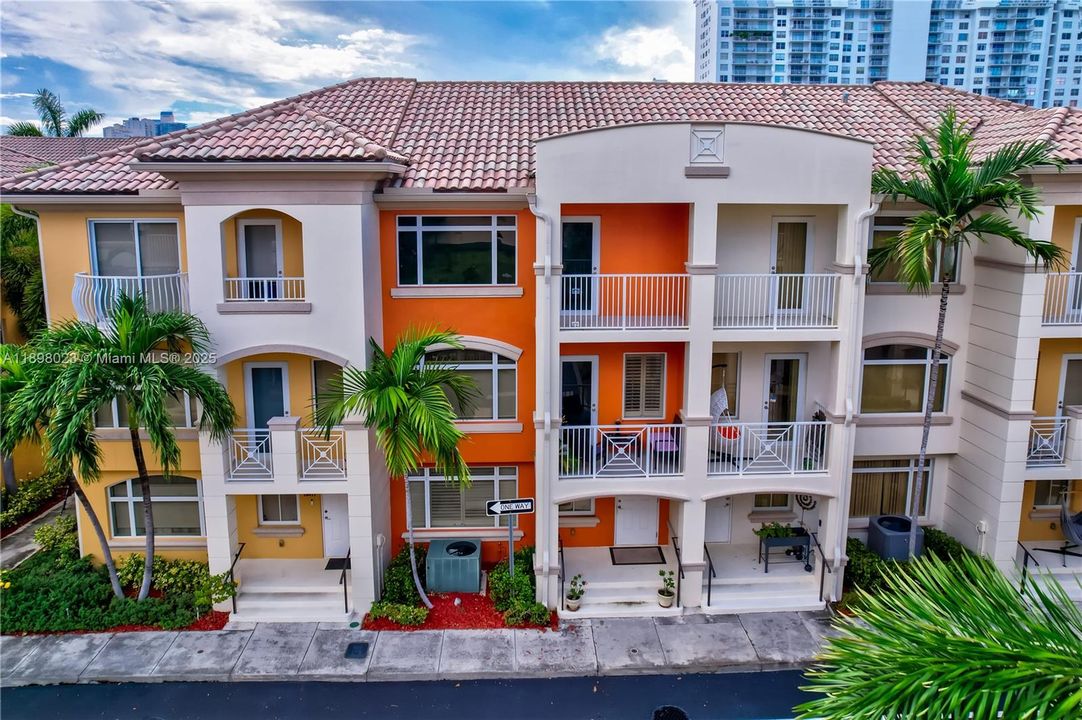 En Venta: $630,000 (2 camas, 2 baños, 1745 Pies cuadrados)