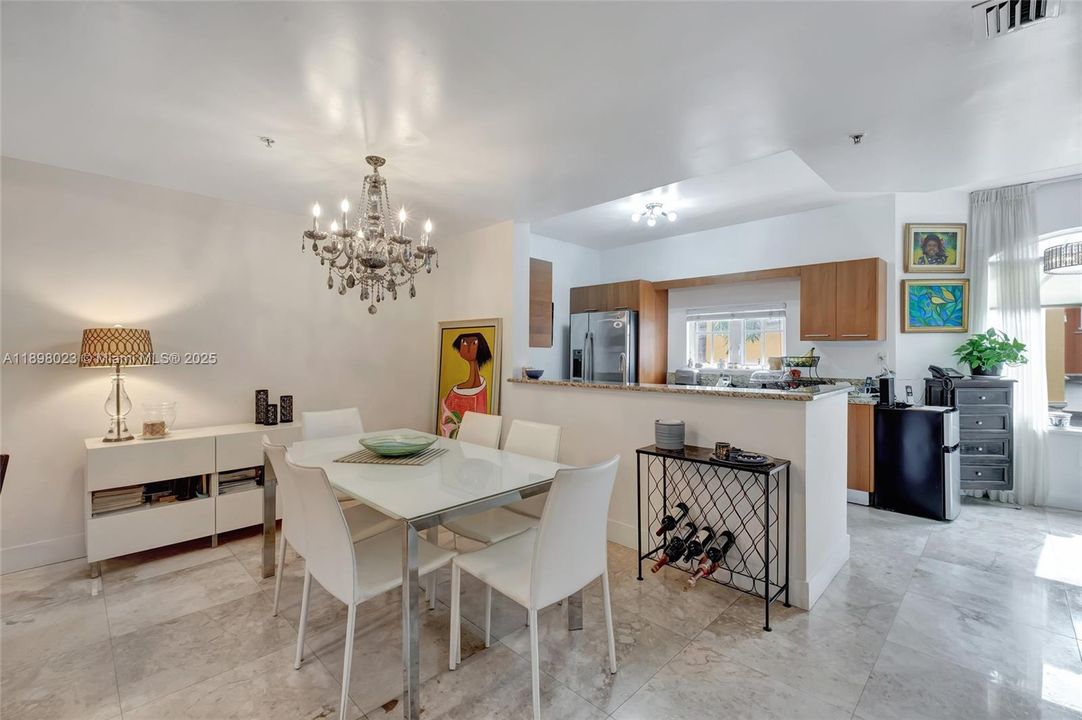 En Venta: $630,000 (2 camas, 2 baños, 1745 Pies cuadrados)