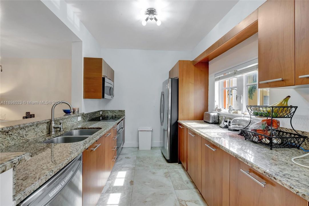 En Venta: $630,000 (2 camas, 2 baños, 1745 Pies cuadrados)