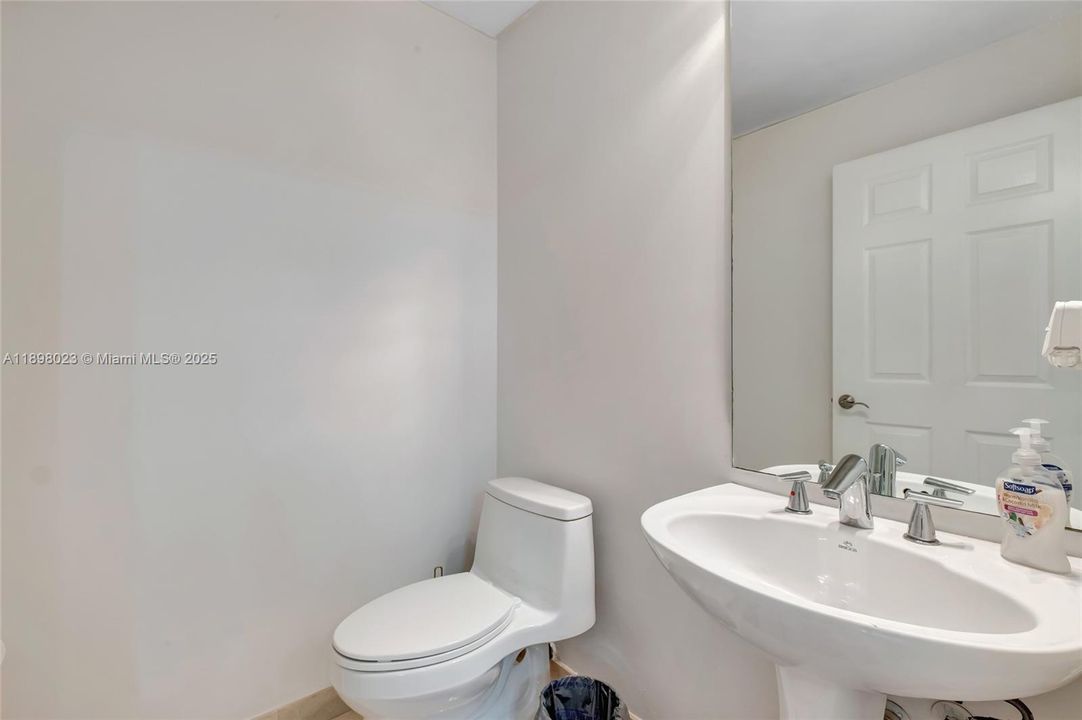 En Venta: $630,000 (2 camas, 2 baños, 1745 Pies cuadrados)