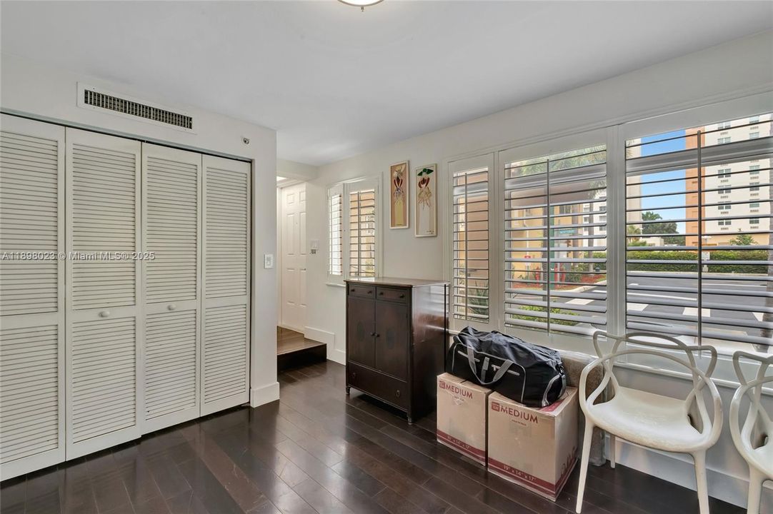 En Venta: $630,000 (2 camas, 2 baños, 1745 Pies cuadrados)